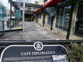 Le Café Diplomatico, situé sur la rue College au cœur de la Petite Italie, n'a pas l'option d'une terrasse extérieure le dimanche 23 janvier 2022.