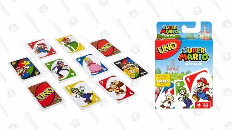 Cet ensemble de cartes Super Mario Uno est livré avec une carte de règle Mario exclusive et ne coûte que 5 $