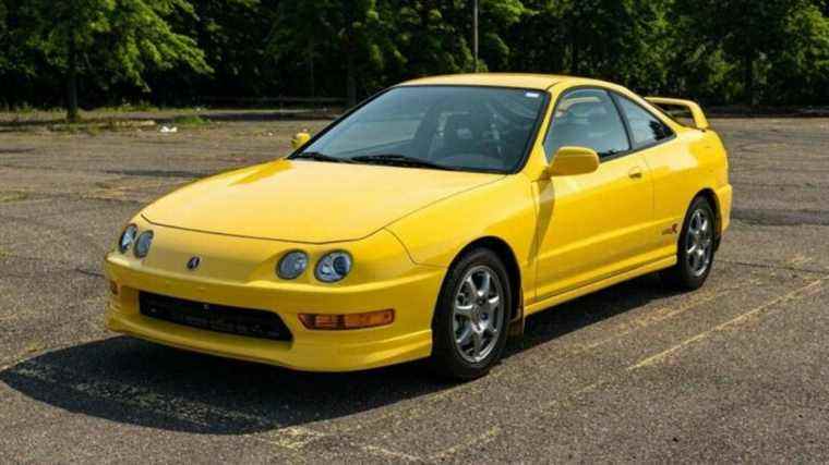 Cette Acura Integra Type R 2000 apporte une remorque est un autre signe sombre des temps