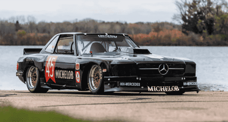 Cette voiture de course Trans-Am Mercedes-Benz 450 SL est prête à se battre