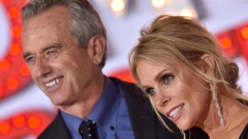 Cheryl Hines répond aux commentaires de son mari Robert F. Kennedy Jr. sur les vaccins et l'Allemagne nazie
