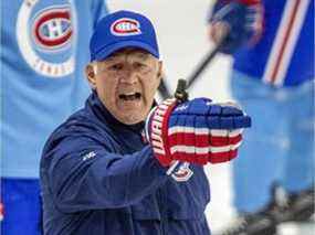 Claude Julien, alors entraîneur-chef des Canadiens de Montréal, lors d'un entraînement au camp d'entraînement au Complexe sportif Bell de Brossard le 15 juillet 2020.