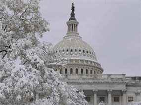 Le Capitole américain après une tempête hivernale sur la région de la capitale le 3 janvier 2022 à Washington, DC.