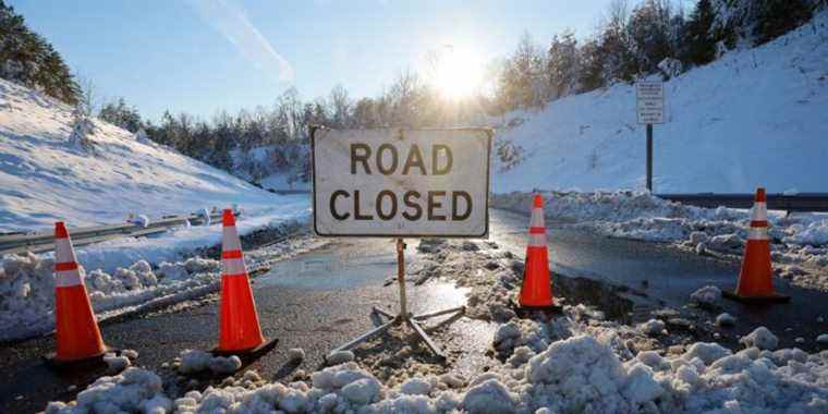 Comment se préparer à être coincé dans une voiture lors d’une tempête de neige hivernale