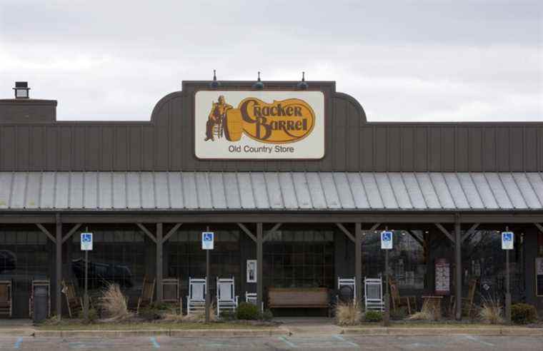 Cracker Barrel condamné à payer 9,3 millions de dollars à l’homme après lui avoir servi un agent de nettoyage