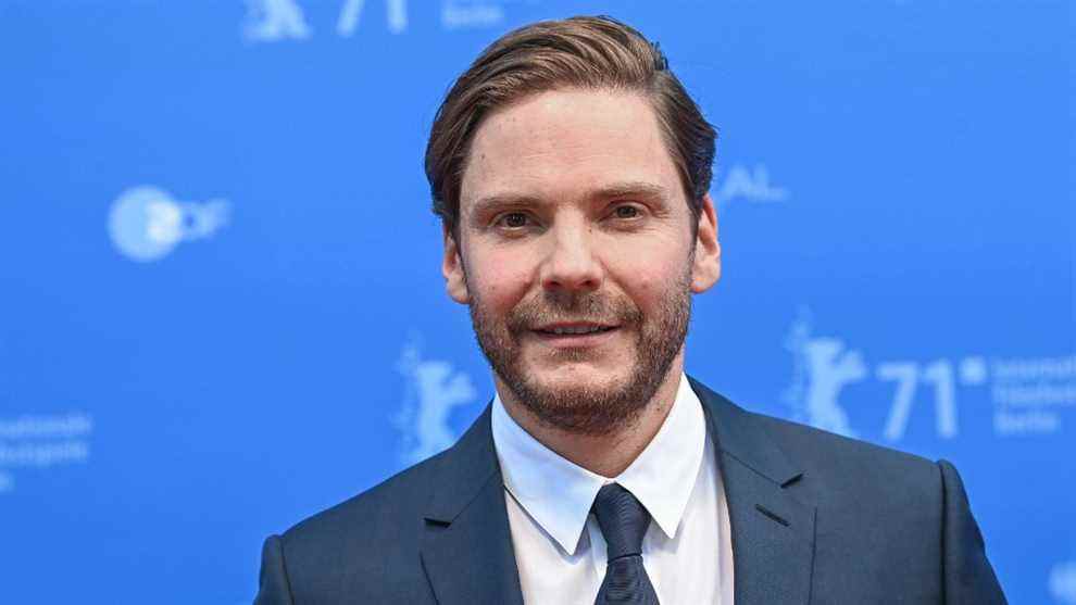 

	
		Daniel Brühl monte sur le plateau de 