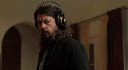 Dave Grohl est moins prétendant et plus démon dans la bande-annonce de Studio 666