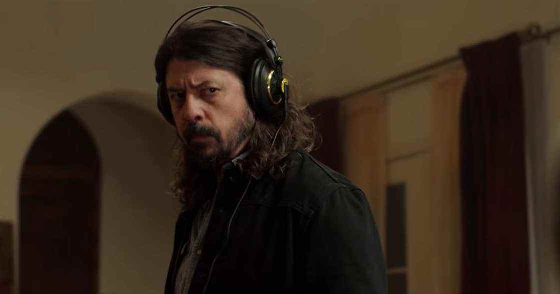 Dave Grohl est moins prétendant et plus démon dans la bande-annonce de Studio 666
