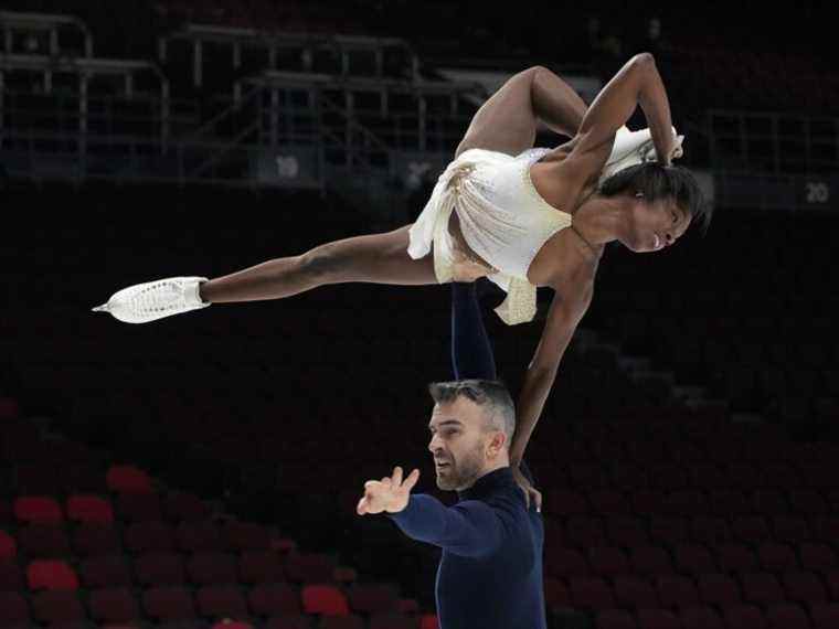 Des sourires tout autour – et quelques sourcils levés – comme l’a annoncé l’équipe olympique de patinage artistique