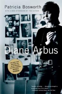 Diane Arbus: Un résumé biographique et une description du guide d’étude