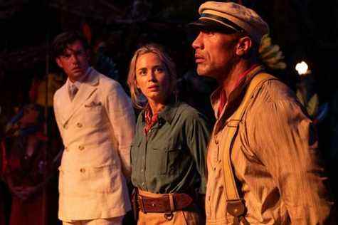 dwayne johnson comme frank wolff, emily blunt comme lily houghton et jack whitehall comme macgregor houghton dans la croisière dans la jungle