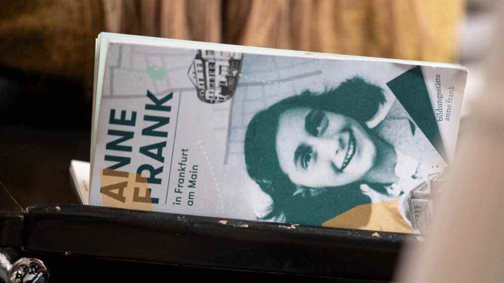 

	
		Documentaire d'Anne Frank, un livre révèle un nouveau suspect dans la trahison qui a envoyé un adolescent dans un camp de la mort Le plus populaire doit être lu
	
	
