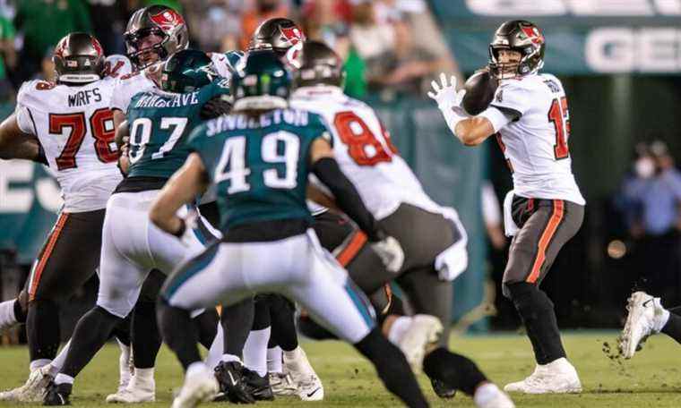 Eagles vs Buccaneers en direct: comment regarder le match éliminatoire de la NFL en ligne, Josh Sweat out