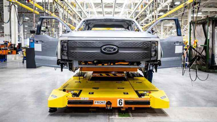 Ford fabrique davantage de camionnettes électriques F-150 Lightning pour répondre à la demande