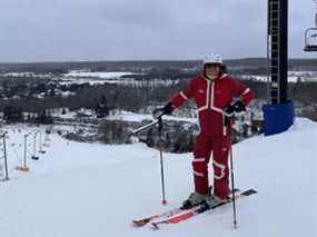 Glenn Crouter est tout sourire alors qu'il se prépare à descendre à Glen Eden à Milton.  C'est la troisième station de ski la plus achalandée en Ontario, avec plus de 300 000 visites par saison.