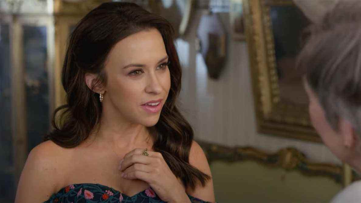 Hallmark Star Lacey Chabert partage la récente course cible, et c'est tellement relatable
