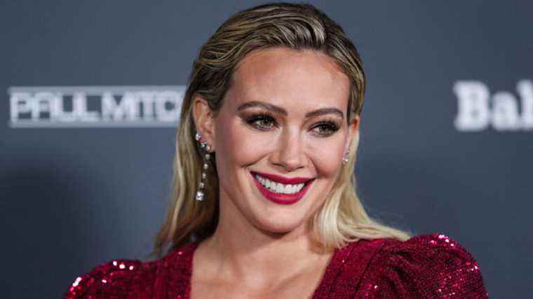 

	
		Hilary Duff parle de « Comment j'ai rencontré ton père » et pourquoi elle espère toujours un renouveau de « Lizzie McGuire »
	
	
