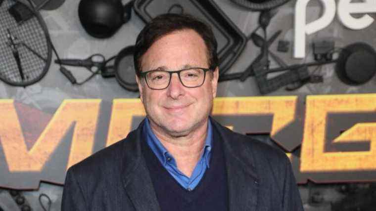 How I Met Your Father rend hommage au narrateur de HIMYM Bob Saget dans le premier épisode