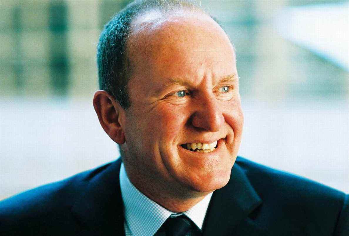 Ian Livingstone, créateur d'innombrables mondes fantastiques, devient un véritable chevalier
