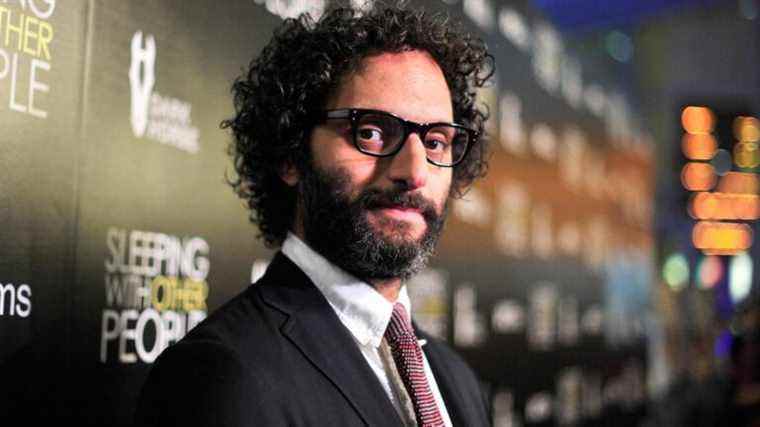 Jason Mantzoukas exprime le pénis de Tommy Lee dans Pam & Tommy de Hulu