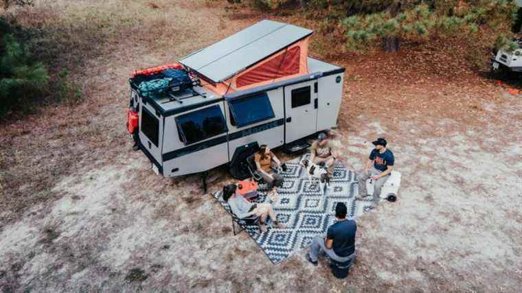 Je Campe Dans Une Remorque Tout Terrain Dans Un Désert.  Que voulez-vous savoir sur les taxons Mantis Overland ?