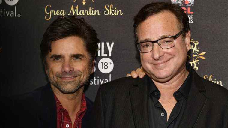 John Stamos partage une lecture touchante d'éloge funèbre au mémorial de Bob Saget
