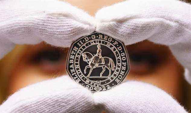 Jubilé de platine de la reine : la pièce commémorative de 50 pence représente Sa Majesté à cheval