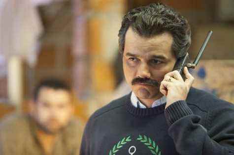 wagner moura dans le rôle de pablo escobar dans narcos saison 2