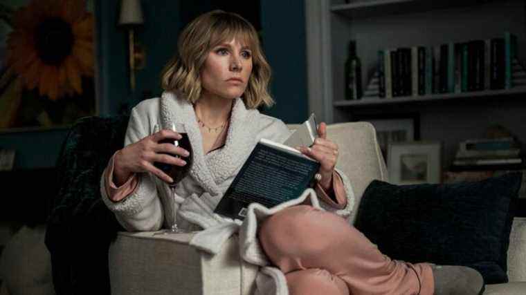 Kristen Bell erre dans la satire sans but de The Woman In The House de Netflix…