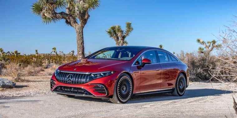 La Mercedes-AMG EQS 4Matic+ 2022 frappe fort mais roule doucement