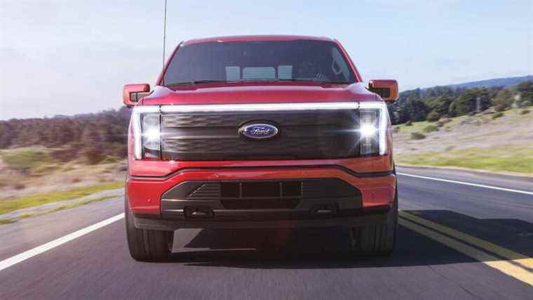 La batterie à autonomie étendue de 300 milles du Ford F-150 Lightning nécessite une charge choquante