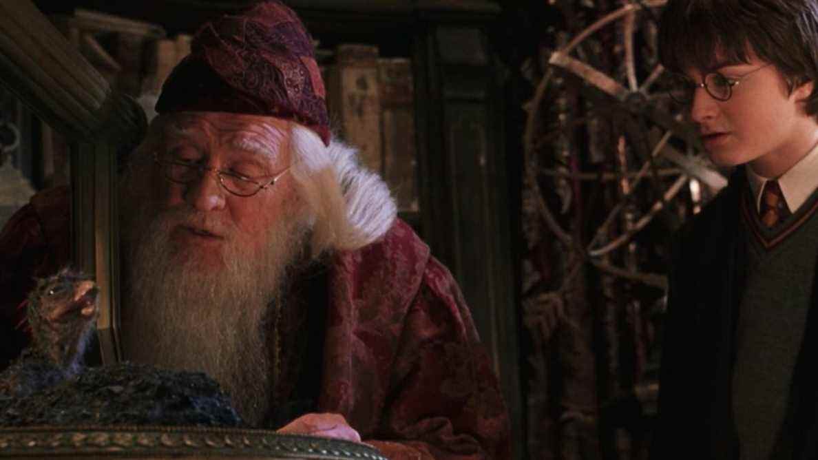 La star de Harry Potter se souvient des hijinks amusants sur le plateau avec Maggie Smith, l'acteur original de Dumbledore, Richard Harris
