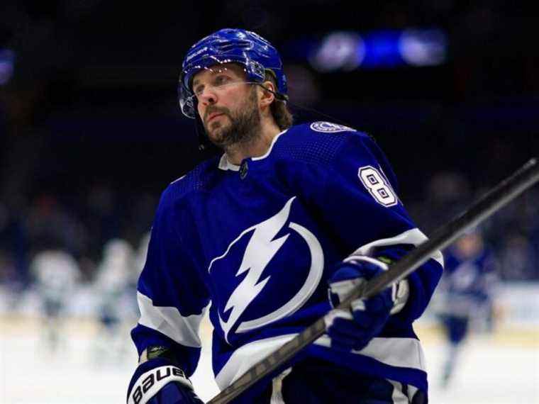 La star de la foudre Nikita Kucherov entre dans le protocole COVID-19