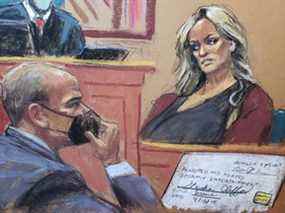 Le témoin Stormy Daniels est interrogé par l'avocat adjoint américain Robert Sobelman (non vu) lors du procès pénal de l'ancien avocat Michael Avenatti au palais de justice des États-Unis dans le quartier de Manhattan à New York, le 27 janvier 2022 dans ce croquis de la salle d'audience.