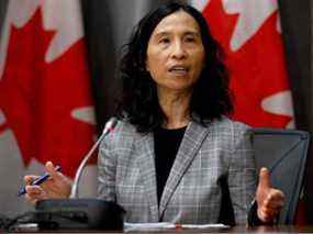 L'administrateur en chef de la santé publique du Canada, la Dre Theresa Tam, assiste à une conférence de presse alors que les efforts se poursuivent pour aider à ralentir la propagation de la maladie à coronavirus (COVID-19) à Ottawa, Ontario, Canada, le 23 mars 2020.