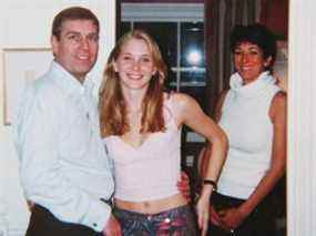 Le prince Andrew, Virginia Roberts Giuffre et la mondaine Ghislaine Maxwell.