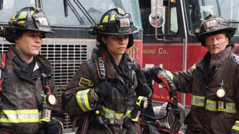 L'actrice de Chicago Fire, Miranda Rae Mayo, annule la décision de Stella de retourner à Severide
