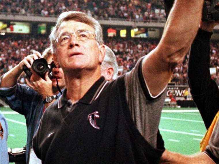 L’ancien entraîneur-chef de la NFL Dan Reeves est décédé à 77 ans