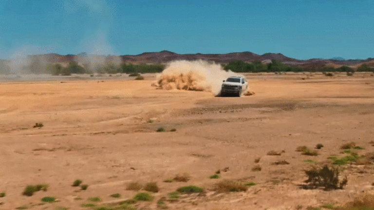 Le Chevrolet Silverado EV Trail Boss emmène le camion électrique hors route, là où le Ford F-150 Lightning ne peut pas suivre