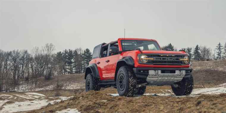 Le Ford Bronco Raptor 2022, un tout-terrain de 400 chevaux, ne saute jamais le jour de la jambe