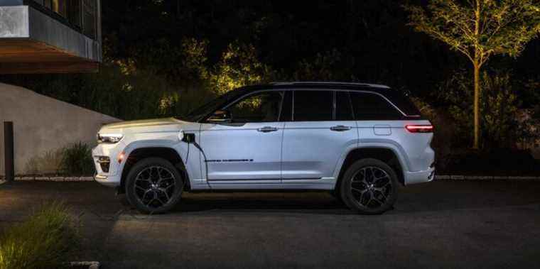 Le Jeep Grand Cherokee 4xe hybride 2022 commande un prix élevé