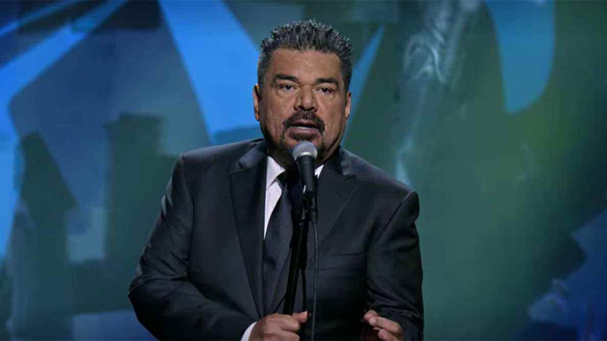 Le comédien George Lopez a dû quitter la scène à mi-parcours après un problème médical
