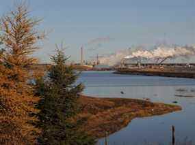 L'installation d'extraction des sables bitumineux Syncrude derrière près de la ville de Fort McMurray en Alberta.