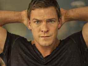 Alan Ritchson joue Jack Reacher dans Reacher – une nouvelle série Prime Video basée sur la série de livres à succès de Lee Child.