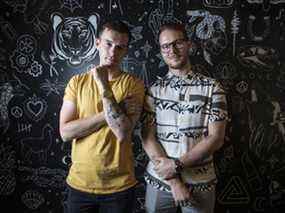 Les cofondateurs d'Inkbox Tyler Handley, à gauche, et Braden Handley au siège social de leur entreprise à Toronto les 13 et 20 juillet 2018.