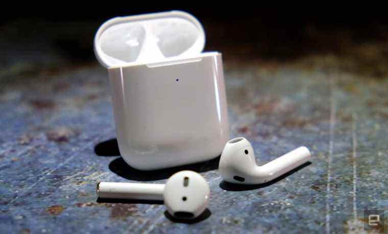 Les AirPods de deuxième génération d’Apple retombent à 100 $