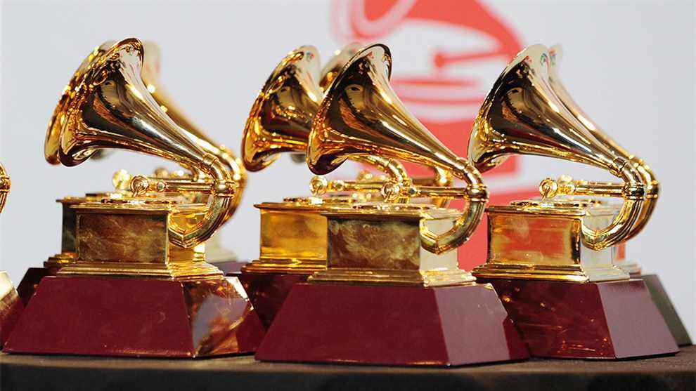 

	
		Les Grammy Awards officiellement reportés Les plus populaires doivent être lus S'inscrire aux newsletters sur les variétés Plus de nos marques
	
	
