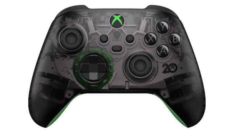 Les accessoires de l’édition du 20e anniversaire de la Xbox incluent une manette et un casque noirs transparents