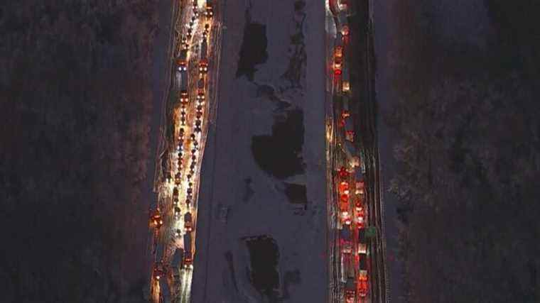 Les conducteurs bloqués pendant 15 heures sur la I-95 vivent dans l’enfer de la circulation