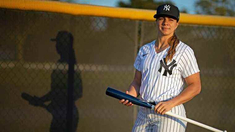 Les femmes viennent pour le baseball